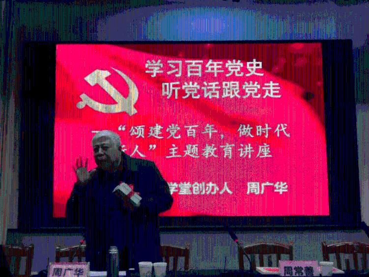 应对降温降雪天气 重庆机场给飞机“洗澡”